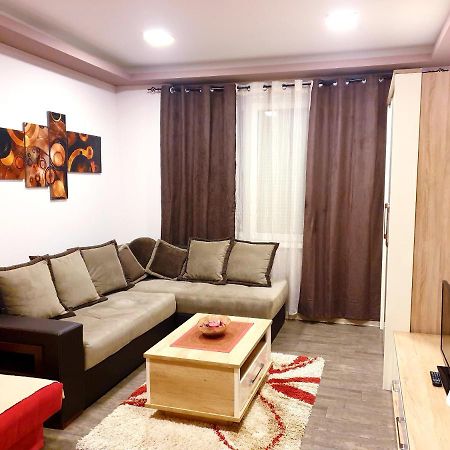 Ceca Apartman Nis Bagian luar foto