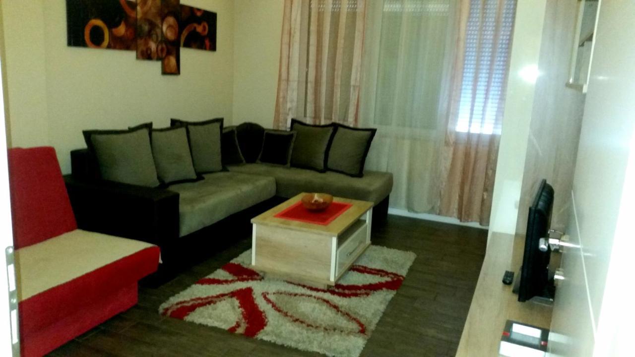 Ceca Apartman Nis Bagian luar foto