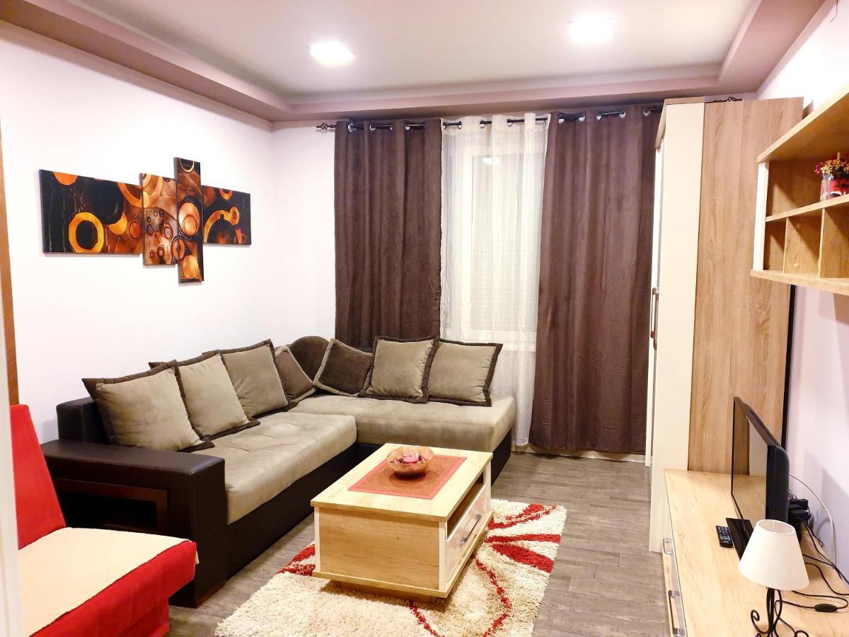 Ceca Apartman Nis Bagian luar foto